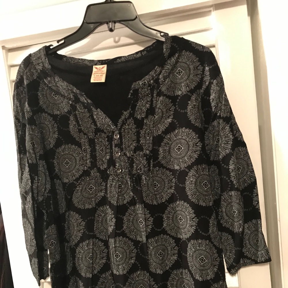 Black/white blouse